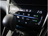 左右独立温度コントロールフルオートエアコンです。運転席、助手席それぞれで独立して温度設定ができます。冷え性の方が乗っても安心ですね♪