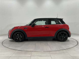 3ドアならではのコンパクトで引き締まったボディ。MINIらしい軽快な取り回しと、スポーティなスタイリングを楽しめます。