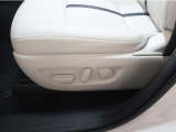 【パワーシート】電動なので、きめ細かい調整ができます!自分自身の運転姿勢に合わせた、適切なドライビングポジションが確保できます♪