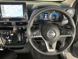 ドライバーの方の動きを考えて設計されたインパネです。使いやすさと同時にスタイルも追求されています。