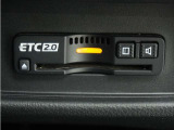 ◆ETC2.0装着◆進化したドライブ体験。料金収受システムだけだったETCが生まれ変わって、高速道路を賢く使うETC2.0に進化しました。多彩な情報サービスが便利で快適なドライブ体験を提供します。