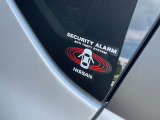ディラーオプションのセキュリティシステム SECURITY ALARMの「ANTI THEFT SYSTEM」盗難警報装置を装着しています。