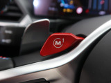 【M1スイッチ】エンジン、サスペンション、ステアリングなどの設定を自分好みに記憶させ、ワンプッシュで呼び出せる専用ボタンです。