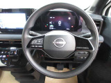 運転が楽しくなる明るく開放的な運転席まわりです。