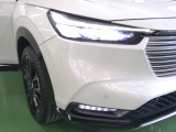 LEDヘッドライト。省電力で明るく遠くまで照らし、夜道や雨天時などの安心感を高めます。点灯の瞬間から光量を放つLEDの特性により、トンネルへの進入直後などでも安心感のある視界を提供します。