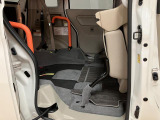 当店でご購入頂いた車両は全車車検整備又は法定12か月点検を行い、エンジンオイル・オイルフィルター・フロントワイパーゴム・バッテリーの交換を行っています、整備費用は本体に含まれてますので安心ですよ♪