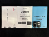 スマートキーは鍵をバッグに入れたままでもドアロックの開閉やエンジンのON・OFFができます。夜間や雨の日も鍵を探さなくて良いので便利です。