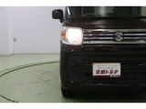 存在感のあるヘッドライトは暖色系で対向車にも優しい光のハロゲンです。ハロゲンはLEDと違い熱くなるので雪がライトに積もっても溶かしてくれます。