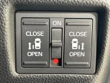 【両側パワースライドドア】スマートキーや運転席のスイッチで後席両側スライドドアの開閉が可能♪電動だから力を入れてドアを開ける必要が無く、小さなお子様でも簡単に開け閉めでき快適です♪