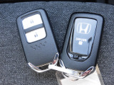 Hondaスマートキーシステムは、携帯しているだけでエンジンの始動、ドアの施錠や解錠が可能です。ボタン操作でもドアの施錠や解錠操作もできる便利な機能が満載です!