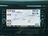 通信ユニット内蔵の日産純正メモリーナビ(MM517D-W)装備、音声対話検索に加え直接ナビからオペレーター通話も可能。ブルーレイ再生など多彩なメディア再生に加え、初回車検まで3回地図更新が無料です。