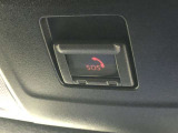SOSボタンです。自動車の運転中、事故や急病時などの緊急事態が発生したときに、ヘルプネットを通じて外部に救助を手配するためのボタンです。