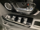 自社整備工場で点検整備をおこなってからお渡ししています。車検が残っている場合は『12ヶ月点検整備』を、車検整備付きの場合は『車検整備』をおこないます。整備費用は車両本体価格に含まれています。