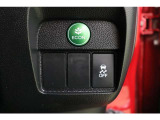 スイッチをONにすると、スロットルやCVT、エアコンが省燃費制御に切り替わります。「私の意志で、もっと省エネ」という気持ちで、このECONボタンを押してくださいね。