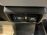 【ETC車載器】高速道路の料金所を、止まらずスムーズに通過。小銭を用意する手間も、窓を開けるわずらわしさもありません。遠出をグッと身近にしてくれる快適ドライブの必須アイテムです。