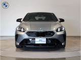 【キドニーグリル】BMWは約90年もの間、ほぼ全ての車両にひと目でBMWだと分かるこの特徴的なフロントグリルが備えられ、デザイン・アイコンとして親しまれてきました。