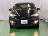 LEDヘッドライトを装備しています。LEDヘッドライトはとても明るく、雨の日や夜間走行も安全・安心です。オートライトコントロール付きで周囲の明るさに応じて自動で点灯・消灯します