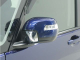 ◆ドアミラーウインカー◆ドアミラーにウインカーを装備しています。対向車に自身の進行方向を合図し安全に運転できます。