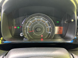 速度計を中心に、シフト位置や警告表示、各種情報を運転席から確認できます。必要な表示がまとまっており、走行前や乗車中の車両状況を把握しやすい配置です。