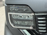 LEDヘッドライトは、点灯の瞬間から最大光量を発揮し、突然暗くなるトンネルなどでの安定感を高めます。
