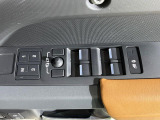 ボタン一つで自分好みの運転位置を一瞬で再現します!シートや鏡の位置を記憶できるので、家族で運転を交代してもすぐにベストな姿勢に戻せます。細かく電動調節でき、長距離ドライブでも疲れず快適です。