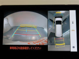 パノラミックビューモニター付きです。車両を上から見たような映像をモニター画面に表示。運転席からの目視では見にくい、車両周辺の状況をリアルタイムでしっかり確認できます。