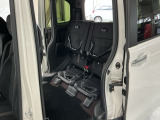 リアシート座面を持ち上げると、背の高い荷物を積むのに便利なトールモードに変身します!多彩なシートアレンジで使い勝手良好!