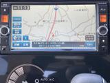 道路や周辺施設が表示され、現在地を確認しながら目的地までの道順を把握できます。画面上の案内表示も見やすく、初めて訪れる場所への移動や、日々のお出かけをサポートします。