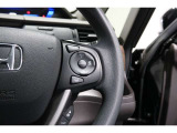 Hondaセンシングの機能のひとつ、アダプティブクルーズコントロール付!アクセルから足を離しても設定したスピードと前車との車間を保ち走行してくれます!車線維持もアシスト☆高速道路で疲労軽減ですね☆