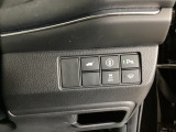 横滑りを防止するVSA等のスイッチは運転席の右側、手の届きやすい位置にあります。