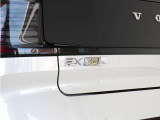 【EX30】コンパクトなパッケージに収められた電気自動車ならではのハイパフォーマンス。ボルボに乗る人だけでなく周囲の人びとも守る先進の安全・運転支援機能を標準装備しています。