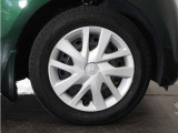 ◆純正ホイール装着車◆シンプルなデザインのホイールキャップ付きです。
