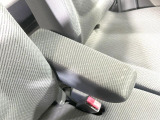 【アームレスト】運転中の身体の負担を軽減してくれるアームレストを装備♪