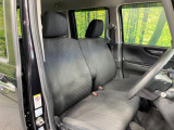 運転席シート廻りは使用感も少なく、良好な状態となっています。丁寧に使われていたことがよくわかりますね。