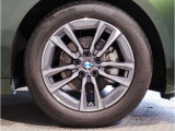 【BMWアロイホイル】軽量かつ強度に拘ったアロイホイル。走行性能ポテンシャルを引き出す設計。車の足元を引き締めてくれる大きなポイントはアロイホイルです。