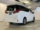 車検や点検・整備も大阪トヨペットにお任せください。お客様の快適なカーライフを長く安心サポートいたします。