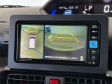 【フロントワイドビュー】発進時や狭い路地からの脱出などで重宝します。運転席から認識しづらい歩行者やクルマを確認することが可能!