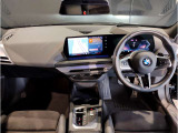 ☆センターパネルを運転席側に僅かに傾けたBMW独特のインパネ☆【駆け抜ける歓び】はここからもスタートしております☆