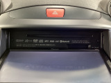 ディスプレイオープンで音楽CD、DVDビデオなども挿入可能です。
