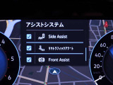 【トラベルアシスト】車間距離と車速を設定するだけで前車に追従。アクセルやブレーキ、ハンドル操作もサポートしてくれるので長距離運転もラクラクです。