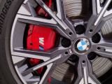 【BMWアロイホイル】軽量かつ強度に拘ったアロイホイル。走行性能ポテンシャルを引き出す設計。車の足元を引き締めてくれる大きなポイントはアロイホイルです。