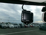 車の運転に前後室内ドライブレコーダー付き、もしもの時安心です。(コムテック製)