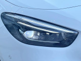 ●LEDヘッドライト:夜間走行時も良好な視界を確保し安心して運転できる高輝度LEDヘッドライトを装備!点灯速度が早く、消費電力も抑えられています。