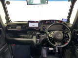 開放的な運転席周りとなっております♪