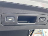 【パワーバックドア】スマートキーや運転席のボタンを押すだけでリアゲートが自動で開閉します!荷物を持っている時や、高い位置にあるバックドアを閉める際に便利な機能です♪