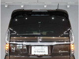 走行中に急ブレーキと判断すると、ブレーキランプの点灯に加えてハザードランプが自動で高速点滅し、後ろのクルマにお知らせする『エマージェンシーストップシグナル』機能がついています!
