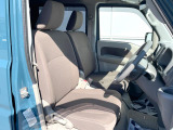 運転席シート廻りは使用感も少なく、良好な状態となっています。前オーナー様が丁寧に使っていたことがよくわかりますね。