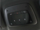 ルーフにあるボタンは、車両が始動しない場合、パンクした場合、または事故に遭った場合などの緊急時に支援の要請に使用できるため、安心感を高めることができます。