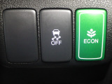 燃費を抑えるECON、横滑りを防ぐVSA等のスイッチ類は運転席の右側、手の届きやすい位置にあります。