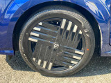 純正のアルミホイールです!お車に合ったデザインのホイールになっています!